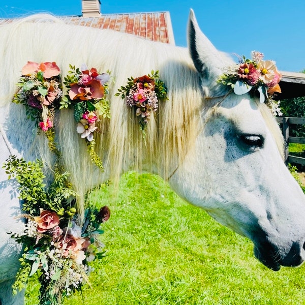 Horse Neck Garland - Horse Photography Prop - Rustic Wedding Decor - Horse Maternity Shoot - Equine Photography Garland - Bridal Photography