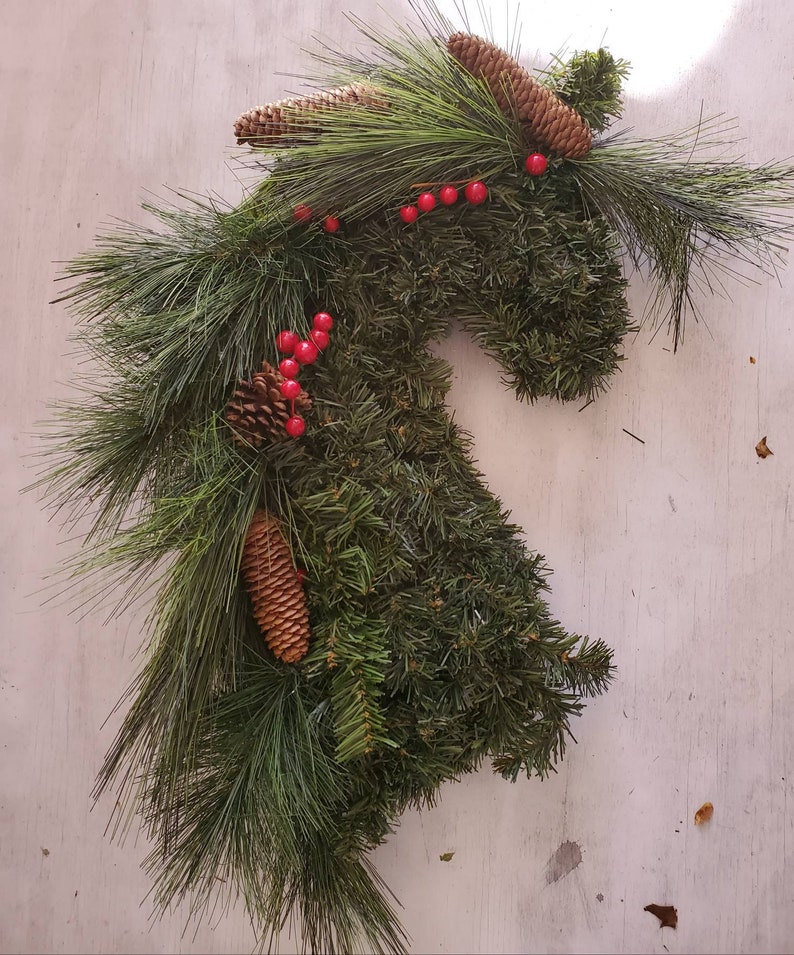 DIY horse Head wreath. Pine horse head shaped wreath. Etsy