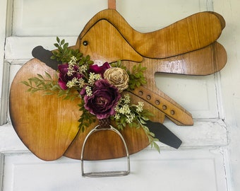 English Saddle Wreath Wood Door Hanger w/ Floral Riding Crop - Rustic Farmhouse Wall Art -  Hunt Seat Saddle Front Door Decor