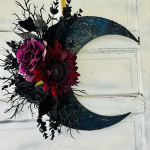 Elegante luna creciente botánica - Luna negra de bruja - Corona de luna de madera en tonos morados y rojos de otoño