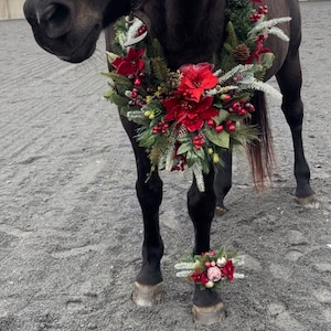 Christmas Horse Neck Garland - Horse Photography Prop - Rustic Wedding Decor - Horse Maternity Shoot - Equine Photography Garland - Bridal