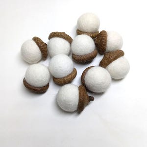 Lot de 10 décorations de Noël en laine feutrée naturelle blanche ou rouge, véritables glands de Noël, décoration de mariage, décoration de table de Noël
