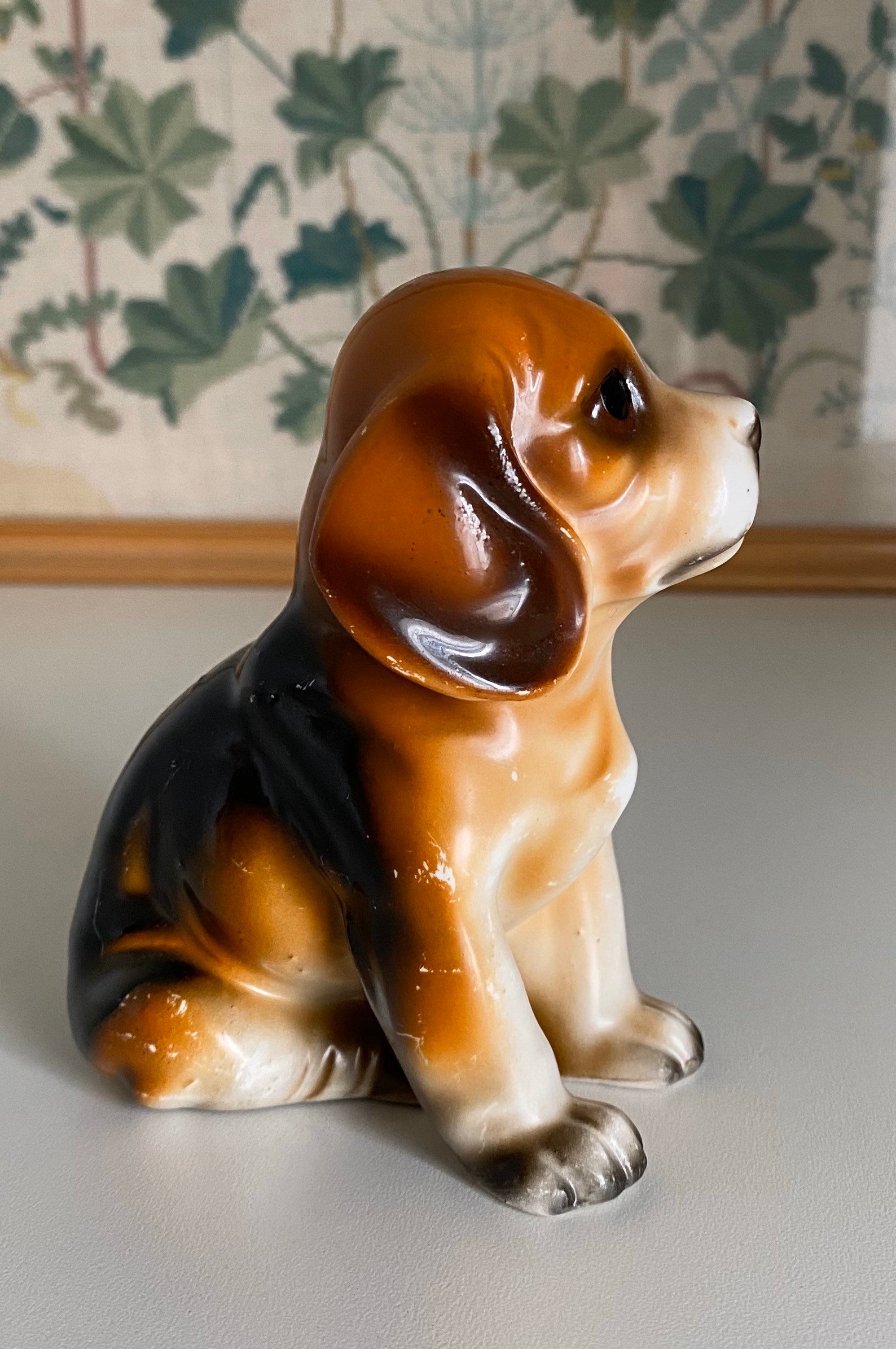 beagle dog figurine