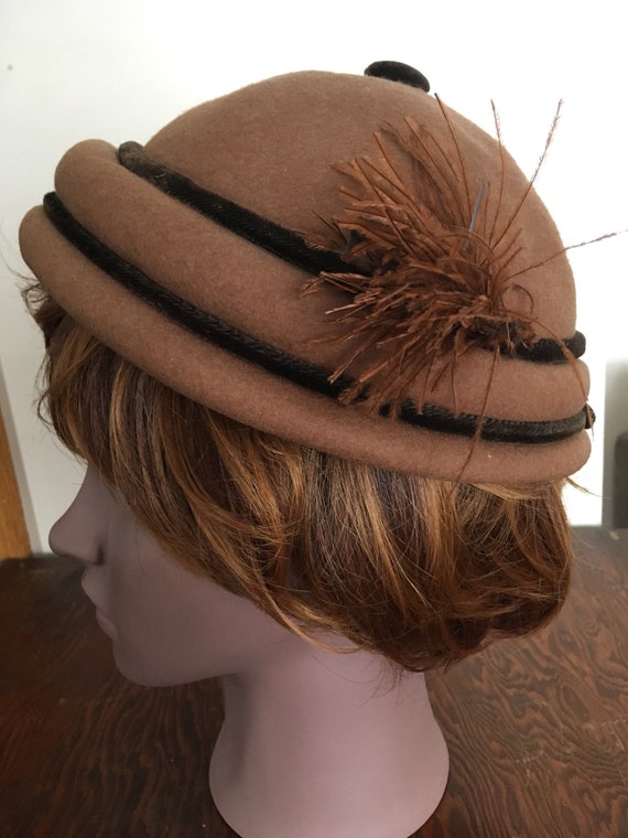 Vintage Women's Calot or Beanie Felt Wool Camel Ta