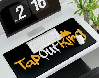 Podkładka pod biurko Tap Out King BJJ – czarna ze złotymi i białymi graffiti