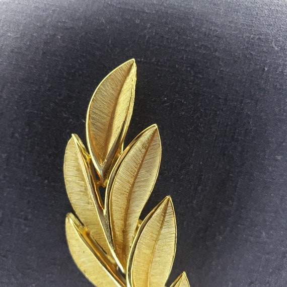 Vintage Crown Trifari Gold Tone Leaf Brooch Pin 3… - image 6
