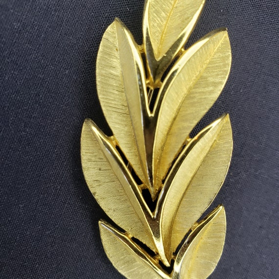 Vintage Crown Trifari Gold Tone Leaf Brooch Pin 3… - image 2