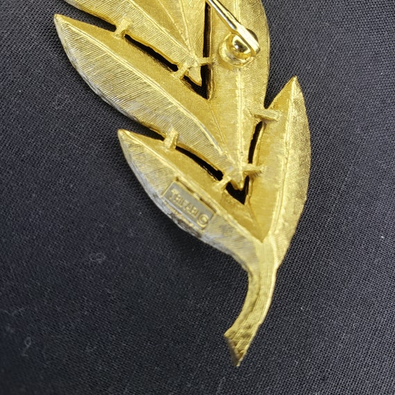 Vintage Crown Trifari Gold Tone Leaf Brooch Pin 3… - image 3