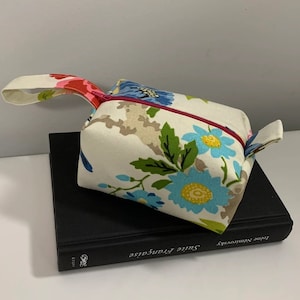 Boxy Pouch Sewing Pattern, Two Size Zipper Boxbag, Digital PDFPattern Bagmaking Instructions