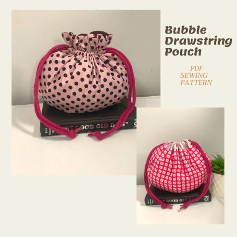 Puede incluir: Dos bolsas de cord&oacute;n de color rosa y rojo con patrones de lunares y geom&eacute;tricos. Las bolsas est&aacute;n hechas de tela y tienen un cierre de cord&oacute;n. Las bolsas est&aacute;n encima de libros. El texto "Bubble Drawstring Pouch" y "PDF Sewing Pattern" es visible en la imagen.