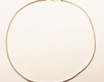 Necklace semi rigid