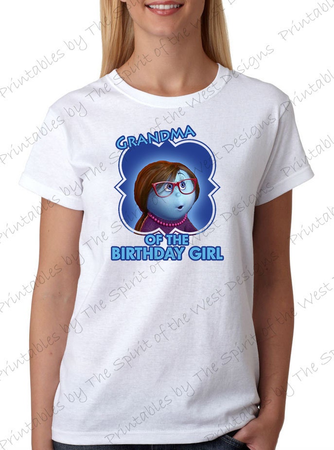 Discover Maglietta T-Shirt Tristezza Sadness Inside Out Uomo Donna Bambini Grandma Of The Birthday Girl