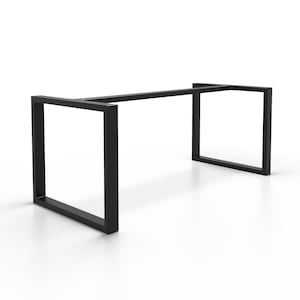 Op de afbeelding: Zwarte metalen tafelpoot met een rechthoekig frame. De poot is gemaakt van vierkante buizen en heeft een eenvoudig, modern ontwerp.