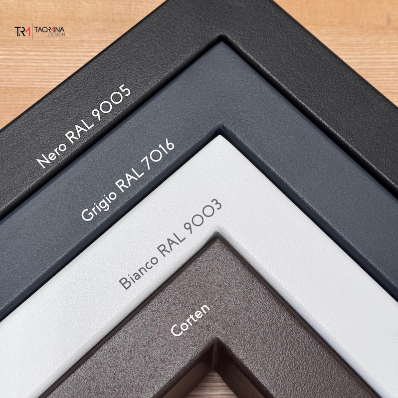 May include: Close-up of four different colored frames, each with a different RAL color code and name. The colors are black, dark gray, white, and brown. The text on the frames reads: "Nero RAL 9005", "Grigio RAL 7016", "Bianco RAL 9003", and "Corten".