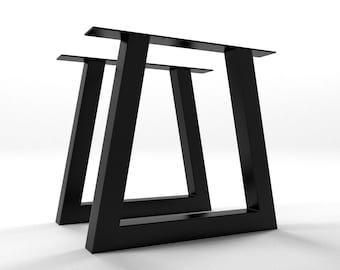 Könnte beinhalten: Zwei schwarze Tischbeine aus Metall mit dreieckiger Form. Die Beine sind aus robustem Metall gefertigt und haben ein elegantes, modernes Design.