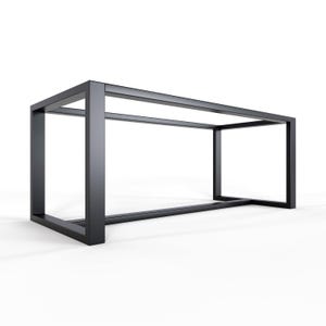 Puede incluir: Estructura de mesa rectangular de metal negro con dos soportes horizontales. La estructura es de metal grueso y tiene un diseño simple y moderno.
