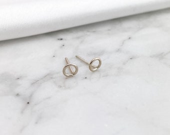 Minimalist Open Circle Earrings, Dainty Stud Earrings, Circle Earrings in Gold Silver Niobium, Minimalist Earrings, Open Circle, Small Studs