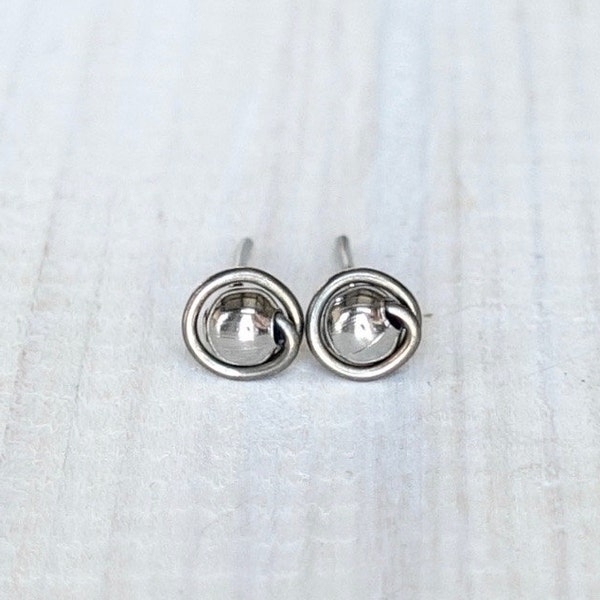 Niobium stud earrings clearance
