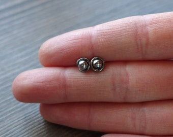 Small stud earrings, niobium earring studs, silver earring studs, niobium earrings, stud earrings, minimal earrings, hypoallergenic studs