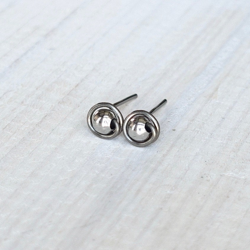 Small niobium stud earrings niobium earrings silver stud | Etsy