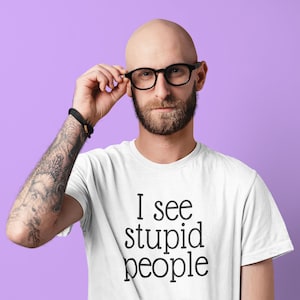 Stupid people T-shirt. I see stupid people funny sarcastic graphic tee.