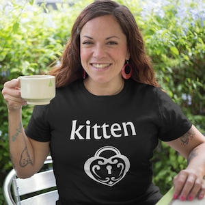 Kitten t-shirt. Cute kitten with heart lock short sleeve unisex t-shirt