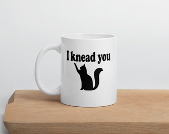 Taza de cerámica con juego de palabras con "Te amaso". Regalo ideal para amantes de los gatos con galletas y huellas de gatitos.
