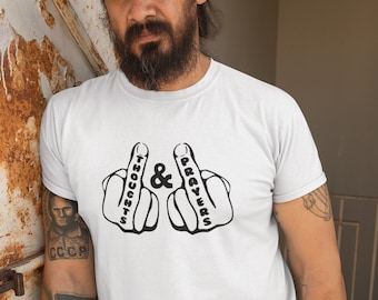 Camiseta "F your Thoughts and Prayers". Camiseta con el dedo medio desprendido.