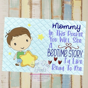 Mama in deze Pocket Boy Borduurwerk Ontwerp, Gevulde Stitchy Borduurwerk Ontwerp, Reading Pillow Design, 4 maten opgenomen in download
