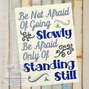 Be Not Afraid Of Going Slowly Vers Stickdatei, Maschinenstickerei, Taschenkissen Design, 5x7 Stickrahmen, INSTANT DOWNLOAD