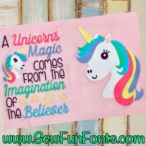 Puede incluir: Un fondo rosa con un unicornio blanco con una crin y una cola arcoíris. El texto dice "A Unicorn's Magic Comes From The Imagination Of The Believer" con estrellas debajo del texto. La dirección del sitio web "www.SewFunFonts.com" está en la parte inferior de la imagen.