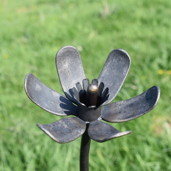 Metal flower (tulip no.1)