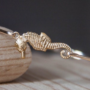 Seahorse Bangle bracelet, Seahorse Jewelry, Summer Jewelry, Summer Bracelet, Summer Fashion, Beach Jewelry, Beach Bangle, True North Jewelry