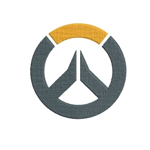Peut inclure: Écusson brodé représentant le logo Overwatch. Le design est un cercle avec une forme de 'V' stylisée au centre, et une section du cercle est jaune. L'écusson est gris avec des détails jaunes.