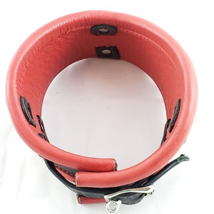 Låsande svart och röd hållningskrage bondage fetisch handgjord fasthållning Mogen BDSM bild 4