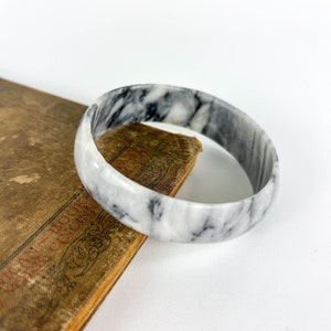 Marble bangles shop