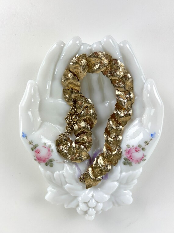 Vintage 1960s Gold Tone Leaf Choker Necklace, Vin… - image 4