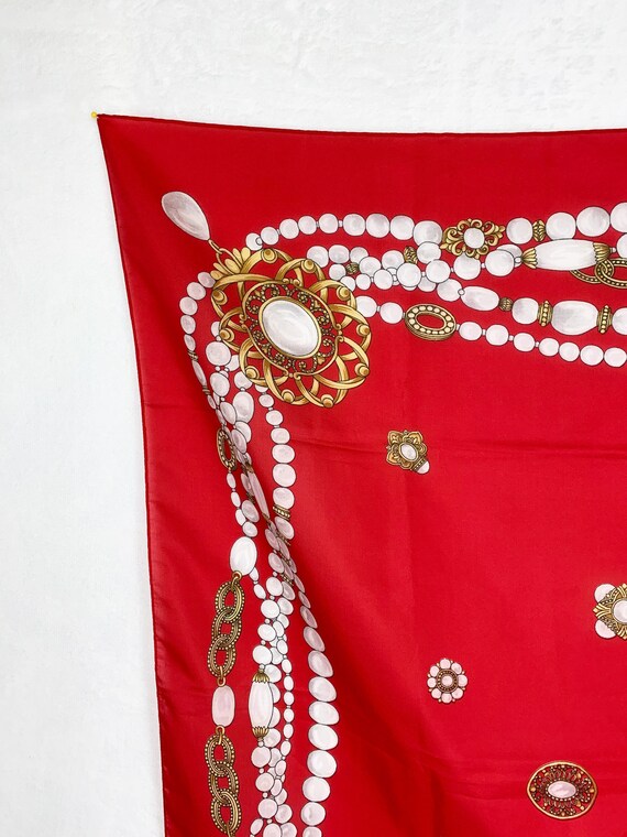 Big Over the Top 80s Red Pearl Chain Print Scarf,… - image 6