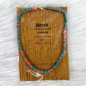 Gargantilha artesanal Justen Deadstock vintage bem ajustada para mulheres e homens, gargantilha com contas de plástico rosa e azul dos anos 1970, embalagem original