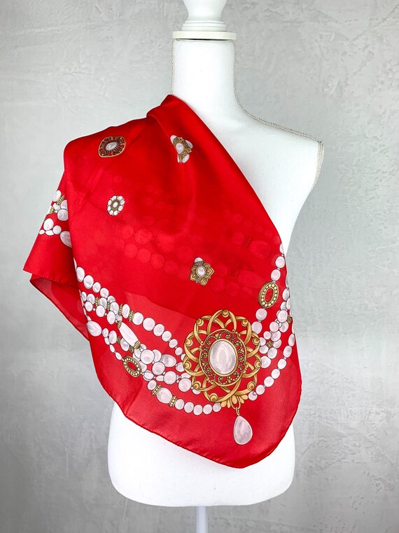 Big Over the Top 80s Red Pearl Chain Print Scarf,… - image 5