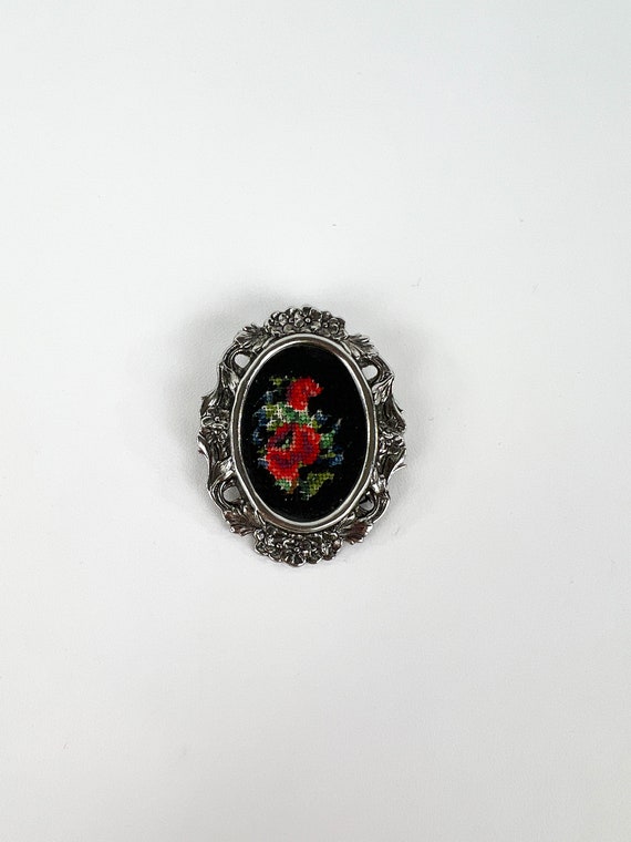 Vintage 1980s Grannycore Needlepoint Brooch, 80s … - image 3