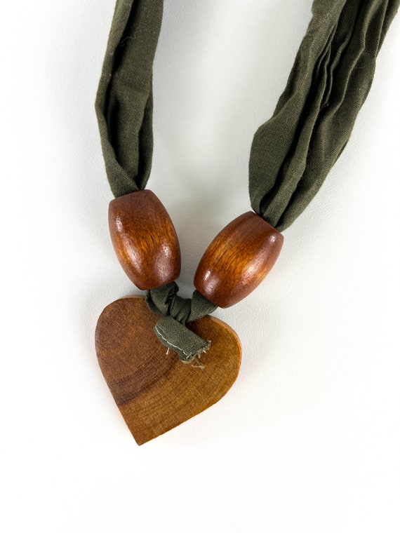 Vintage 1990s Wood and Textile Heart Necklace, 90… - image 9