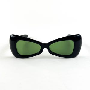 Vintage 1960s Mod Sunglasses, 60s Geometric Black Sunglasses Green Glass Lenses, True Vintage 60s Mod Sunglasses Bow Tie Shape Glass Lenses