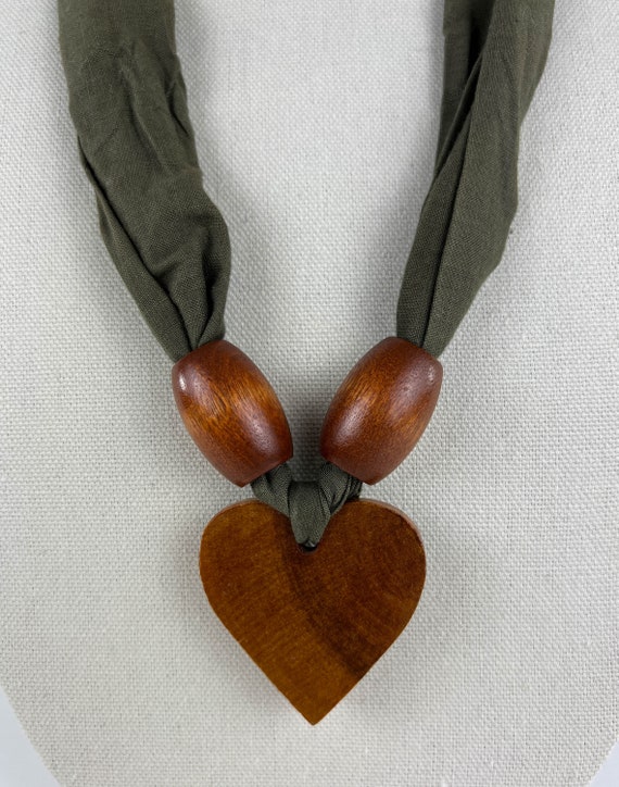 Vintage 1990s Wood and Textile Heart Necklace, 90… - image 3