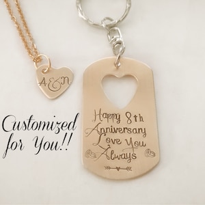 Regalo de aniversario de bronce de 8 años, conjunto de llaveros personalizado del 8º aniversario, conjunto de collar de llavero personalizado estampado a mano para parejas, su ella