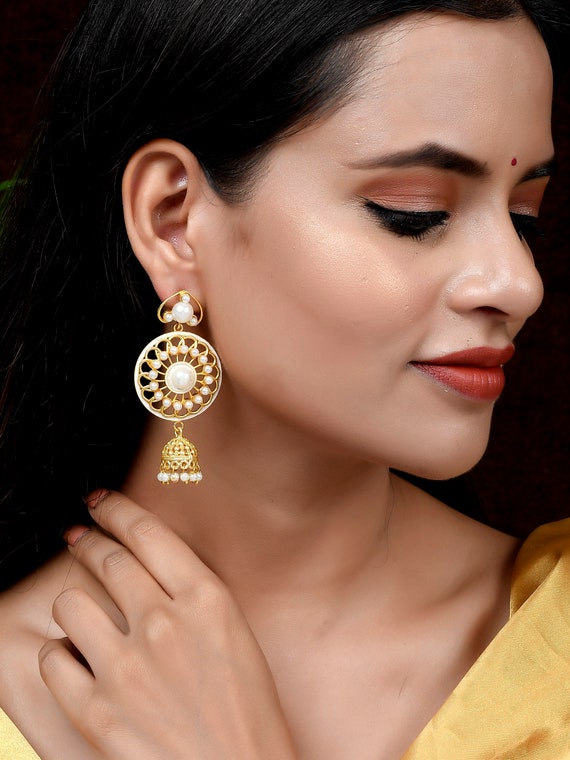 How To Wear Heavy Earrings Without Stretching Your Ears | Zee Zest