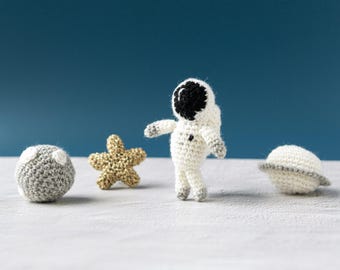 Gehaakt astronautenpatroon, amigurumi ruimtethema planeet en sterren, gehaakt universum