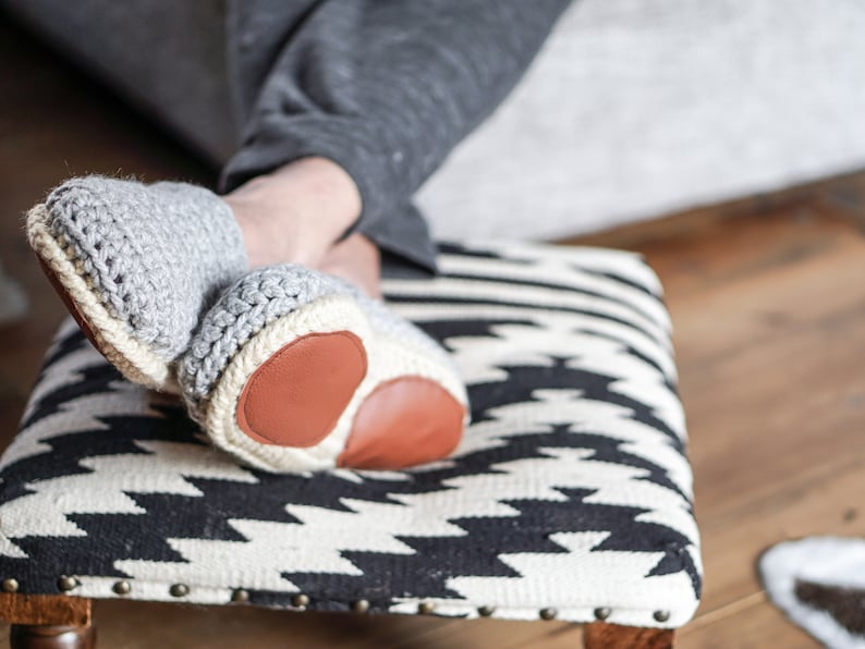 Patrón de pantuflas de crochet: Zapatillas fáciles de hacer en casa (Descargar PDF) imagen 2