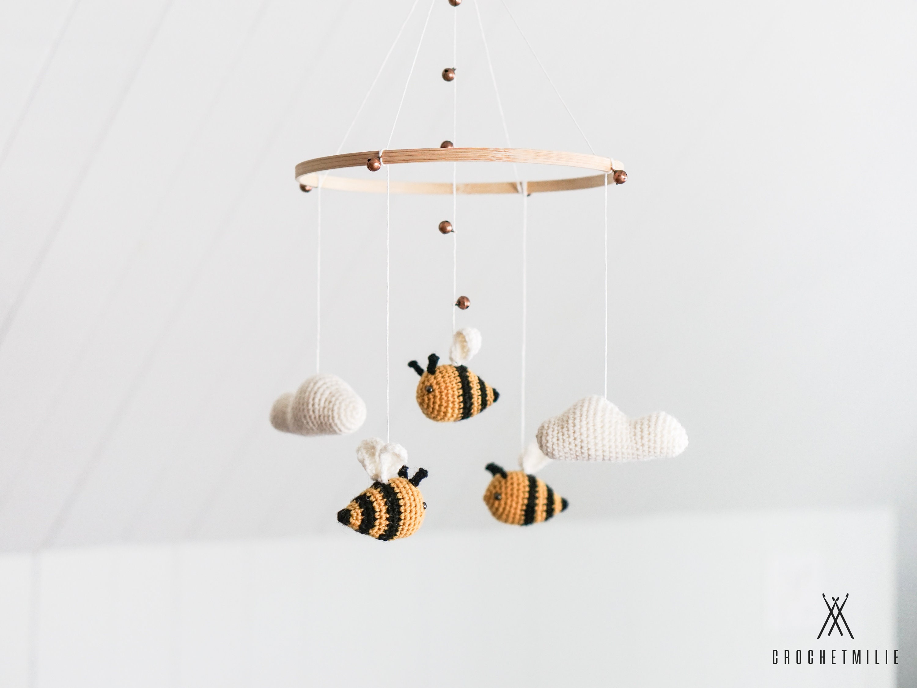 Mobile Pour Bébé Joyeuses Petites Abeilles - Chambre de Bebe Theme Nature Unisexe Neutre Nuages Cade