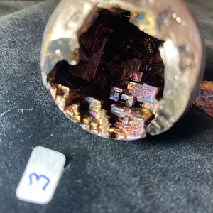 Bismuth: 83rd element of the periodic table in its crystal form.